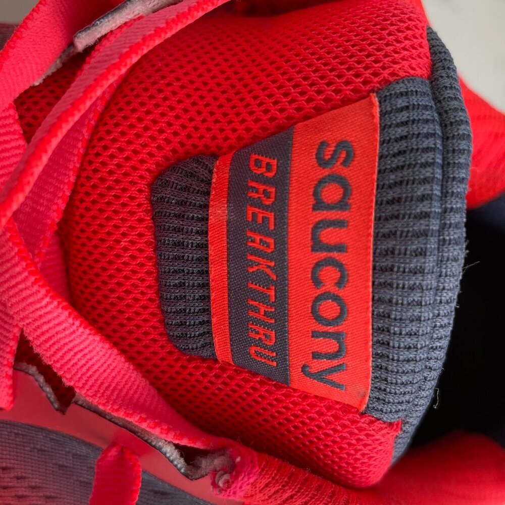 Saucony Everun Breakthru XT-900 Lo Cut Lace Up Running Shoes Red Grey Sz 9.5 - Picture 7 of 10
